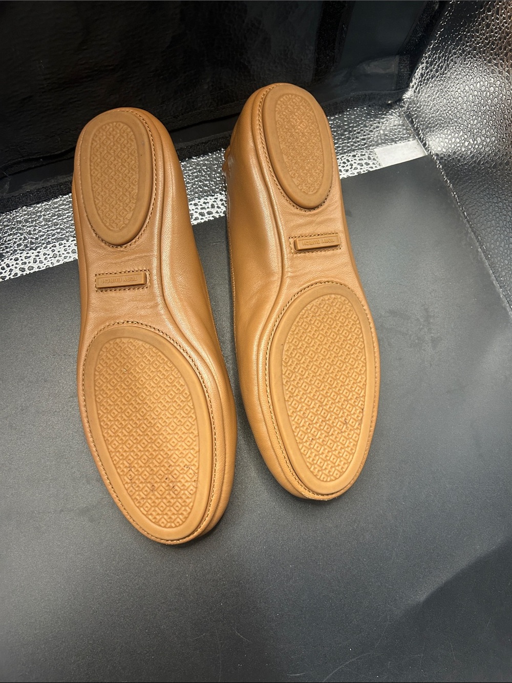 Tory Burch Tan Leather Logo Ballet Flats - Picture 4 of 6